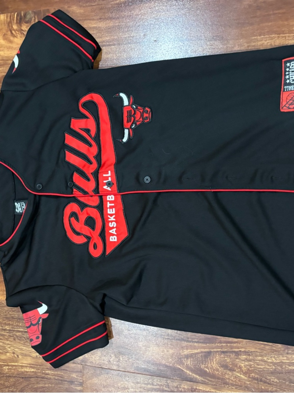 Ultra Game Chicago Bulls Black & Red Baseball-Style Jersey Shirt
